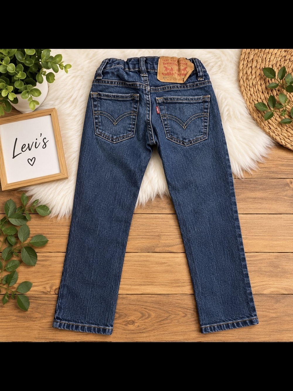 Levi's Women's Dark Blue Classic Straight Jeans - Picture 2 of 4
